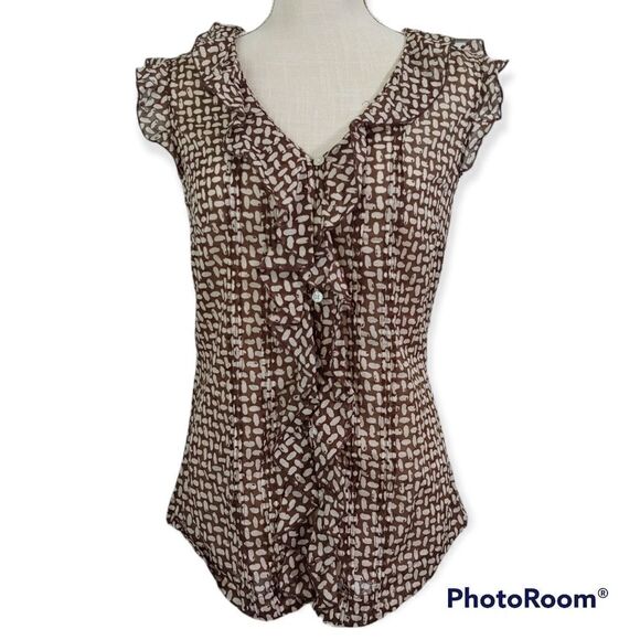 Banana Republic ruffle cap sleeve curved hem feminine blouse - Picture 1 of 5